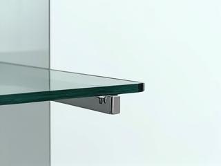 Muestra de combinación de metales pulidos con vidrio transparente en un diseño moderno y ligero.